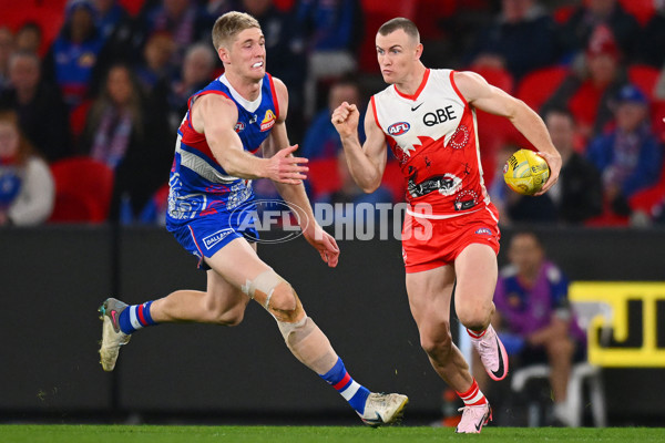 AFL 2024 Round 11 - Western Bulldogs v Sydney - A-49622119