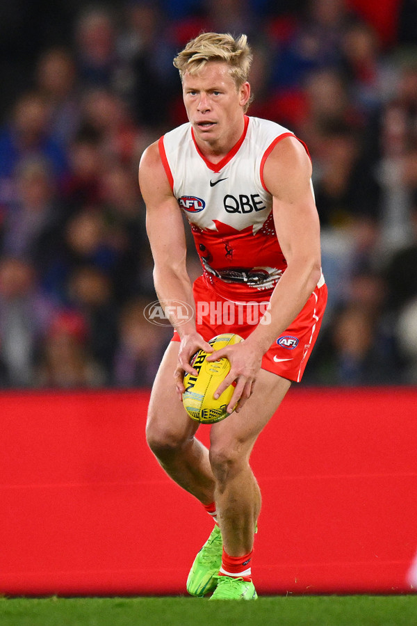 AFL 2024 Round 11 - Western Bulldogs v Sydney - A-49622122