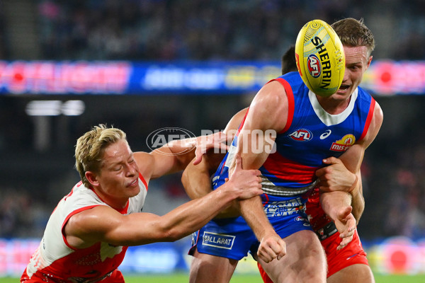 AFL 2024 Round 11 - Western Bulldogs v Sydney - A-49622163