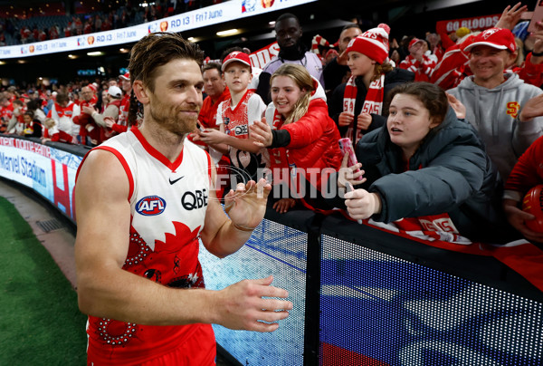 AFL 2024 Round 11 - Western Bulldogs v Sydney - A-49624431