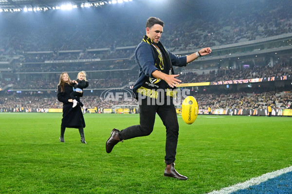 AFL 2024 Round 11 - Richmond v Essendon - A-49673171