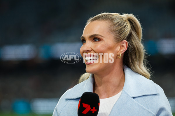 AFL 2024 Round 12 - Collingwood v Western Bulldogs - A-49866784