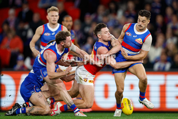 AFL 2024 Round 13 - Western Bulldogs v Brisbane - A-50614807