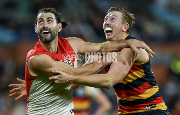 AFL 2024 Round 14 - Adelaide v Sydney - A-51029506