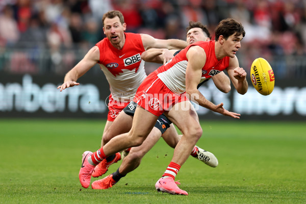 AFL 2024 Round 15 - GWS v Sydney - A-51193832