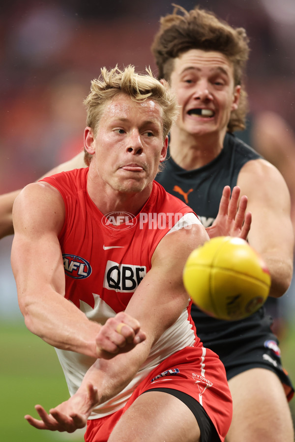 AFL 2024 Round 15 - GWS v Sydney - A-51194974