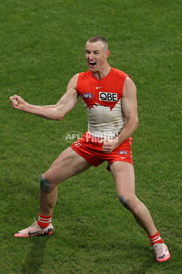 AFL 2024 Round 15 - GWS v Sydney - A-51197301