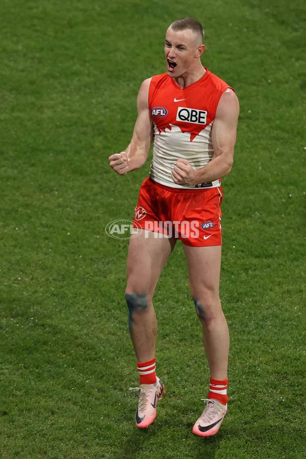 AFL 2024 Round 15 - GWS v Sydney - A-51197303