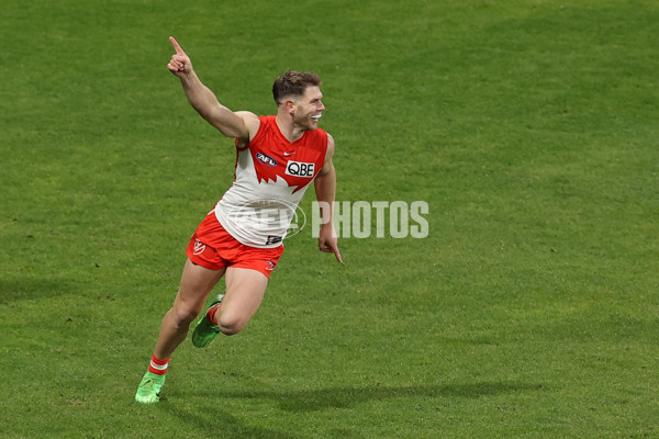 AFL 2024 Round 15 - GWS v Sydney - A-51199632