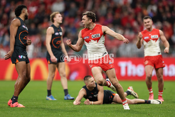 AFL 2024 Round 15 - GWS v Sydney - A-51199704