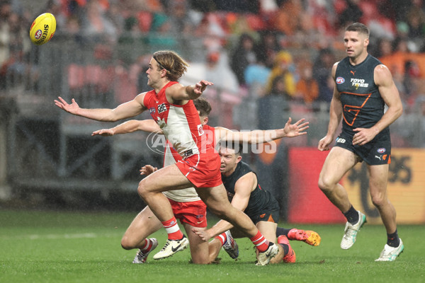 AFL 2024 Round 15 - GWS v Sydney - A-51202366