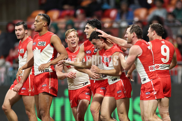 AFL 2024 Round 15 - GWS v Sydney - A-51205840