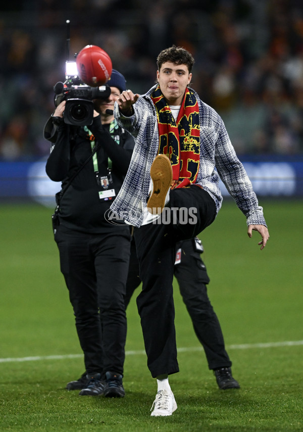 AFL 2024 Round 16 - Adelaide v GWS - A-51467074