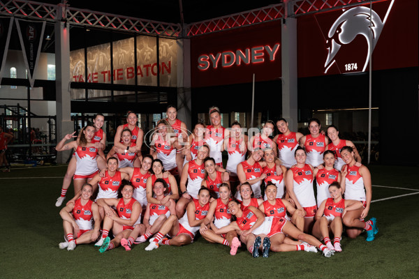 AFLW 2024 Media - Sydney Team Photo Day - A-51610459