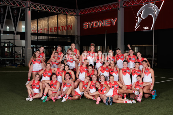 AFLW 2024 Media - Sydney Team Photo Day - A-51610461