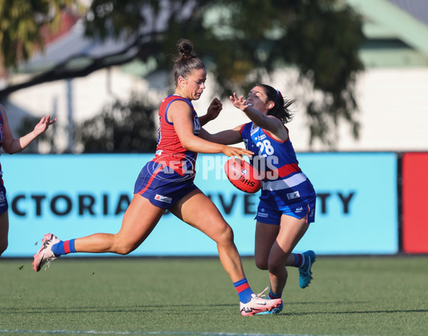 VFLW 2024 First Semi Final - Western Bulldogs v Port Melbourne - A-51659352