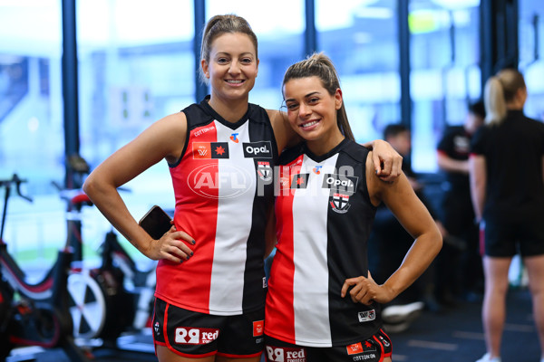 AFLW 2024 Media - St Kilda Team Photo Day - A-51669135