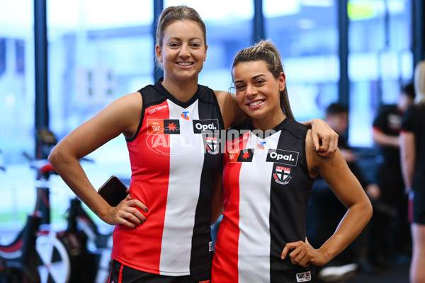 AFLW 2024 Media - St Kilda Team Photo Day - A-51669137