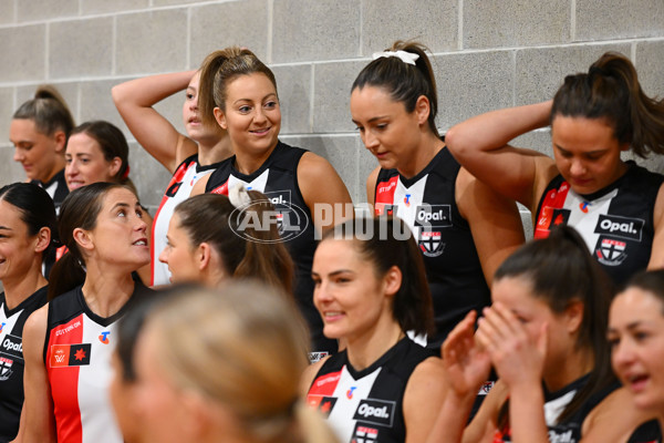 AFLW 2024 Media - St Kilda Team Photo Day - A-51669159