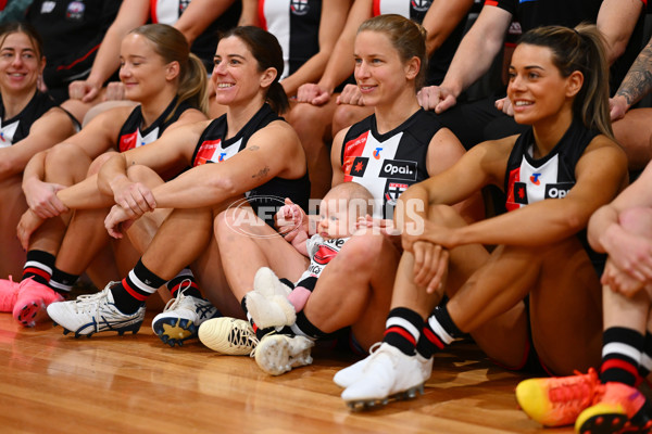 AFLW 2024 Media - St Kilda Team Photo Day - A-51669360