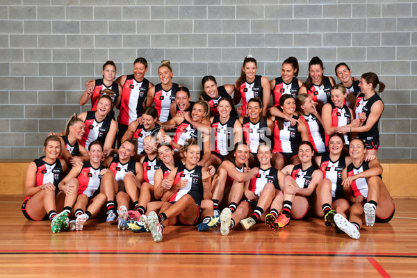 AFLW 2024 Media - St Kilda Team Photo Day - A-51699298