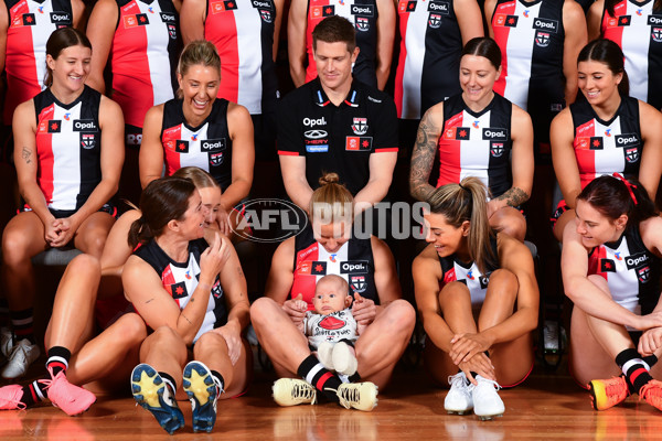 AFLW 2024 Media - St Kilda Team Photo Day - A-51699302