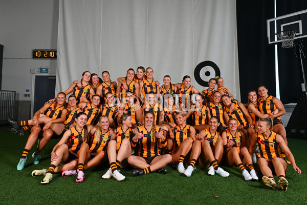 AFLW 2024 Media - Hawthorn Team Photo Day - A-51874756