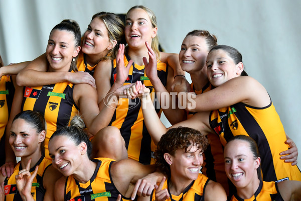 AFLW 2024 Media - Hawthorn Team Photo Day - A-51874786