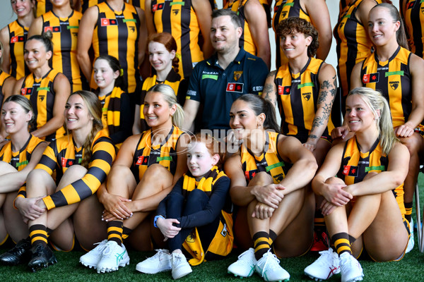 AFLW 2024 Media - Hawthorn Team Photo Day - A-51874787