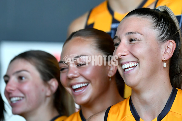 AFLW 2024 Media - Hawthorn Team Photo Day - A-51874792