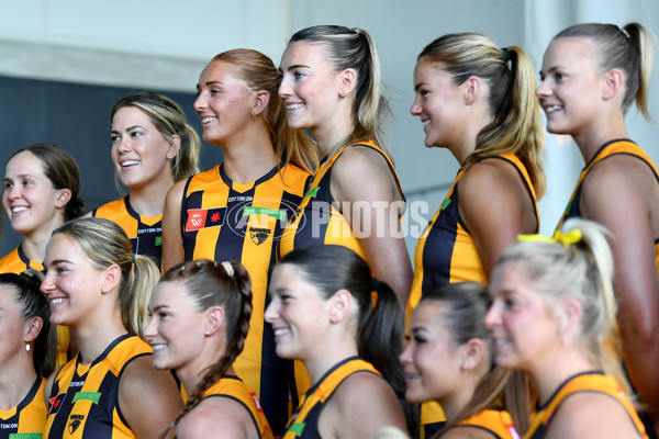 AFLW 2024 Media - Hawthorn Team Photo Day - A-51874802