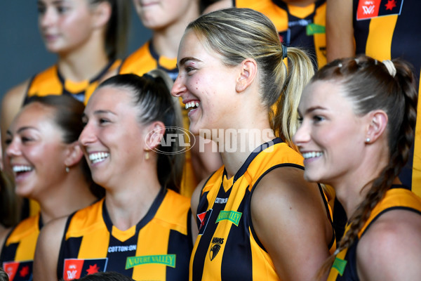 AFLW 2024 Media - Hawthorn Team Photo Day - A-51874805