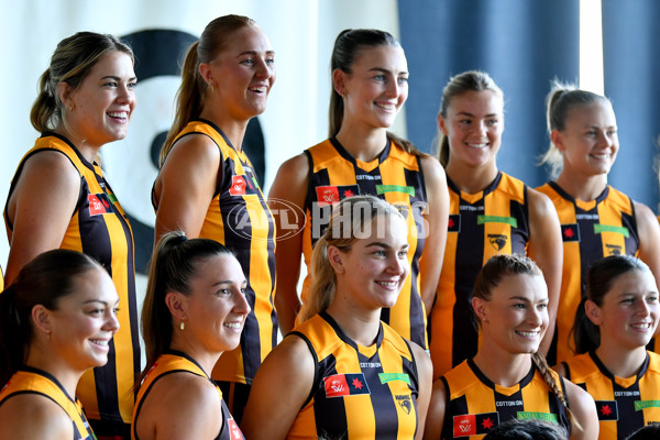 AFLW 2024 Media - Hawthorn Team Photo Day - A-51875577