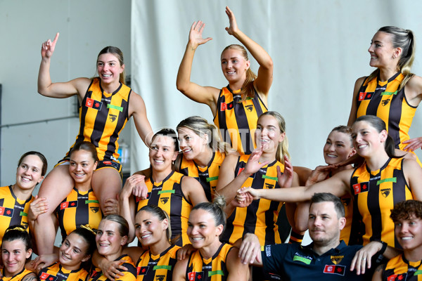 AFLW 2024 Media - Hawthorn Team Photo Day - A-51875578