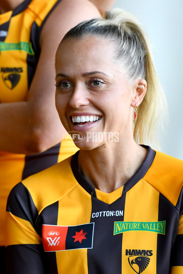 AFLW 2024 Media - Hawthorn Team Photo Day - A-51875580