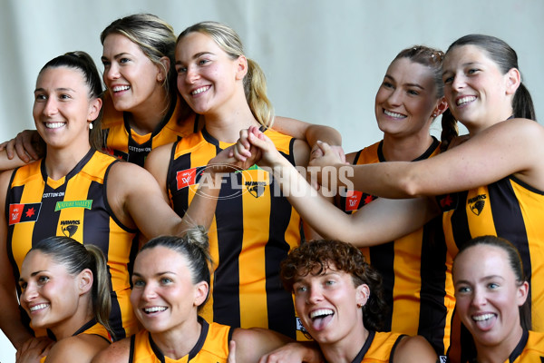 AFLW 2024 Media - Hawthorn Team Photo Day - A-51875581