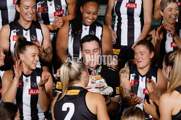 AFLW 2024 Media - Collingwood Team Photo Day - A-51889849