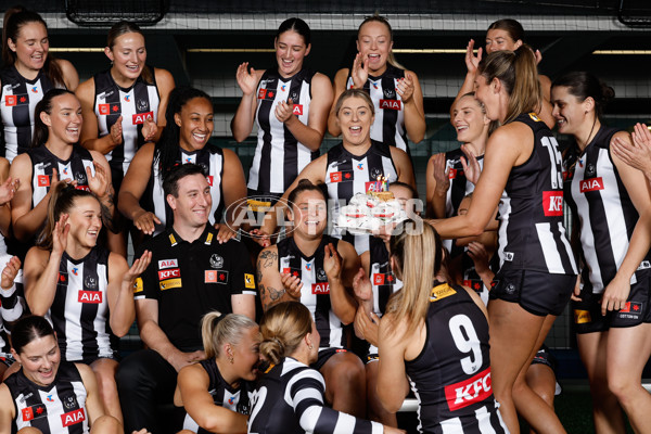 AFLW 2024 Media - Collingwood Team Photo Day - A-51889852