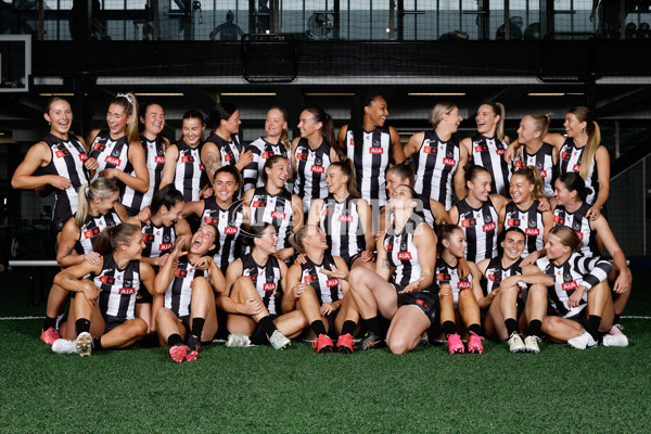 AFLW 2024 Media - Collingwood Team Photo Day - A-51895373