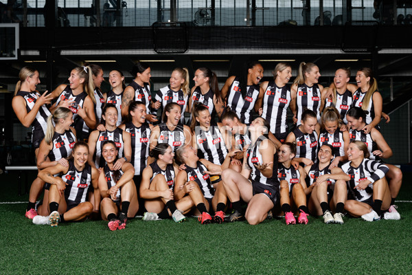 AFLW 2024 Media - Collingwood Team Photo Day - A-51895376
