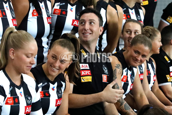 AFLW 2024 Media - Collingwood Team Photo Day - A-51895383