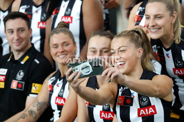 AFLW 2024 Media - Collingwood Team Photo Day - A-51895385