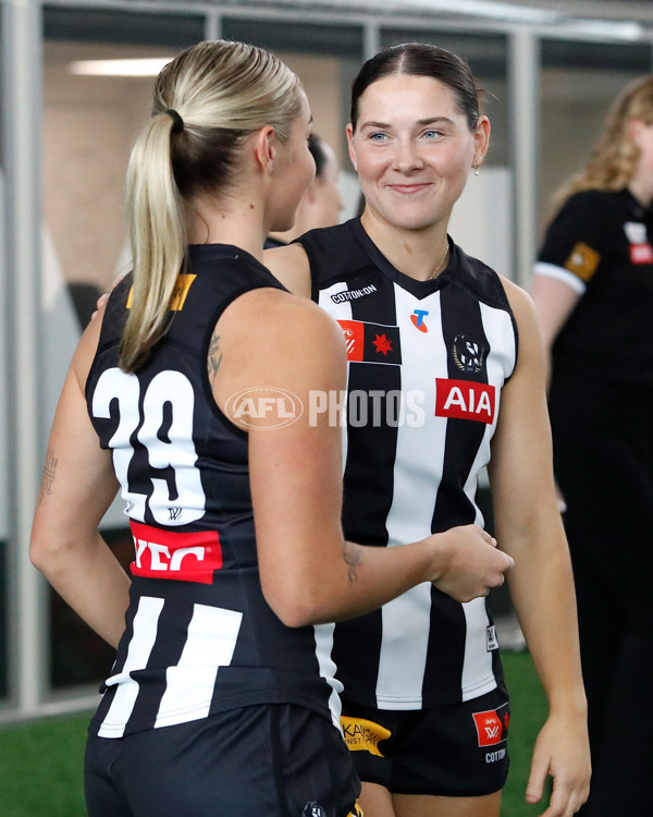 AFLW 2024 Media - Collingwood Team Photo Day - A-51895387