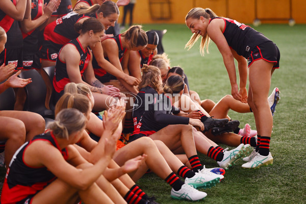 AFLW 2024 Media - Essendon Team Photo Day - A-52081185