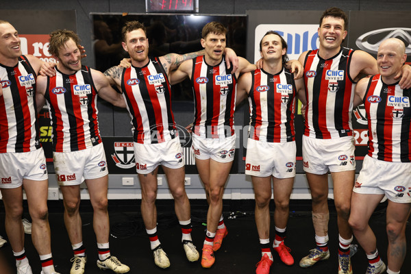 AFL 2024 Round 20 - St Kilda v Essendon - A-52192613