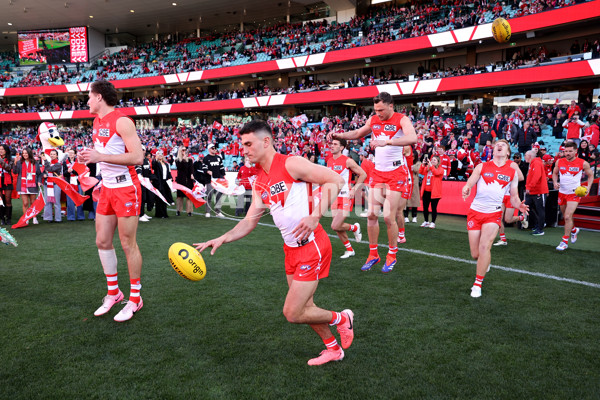 AFL 2024 Round 20 - Sydney v Western Bulldogs - A-52228210