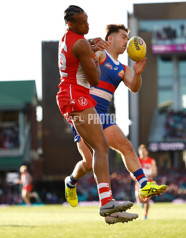 AFL 2024 Round 20 - Sydney v Western Bulldogs - A-52233498