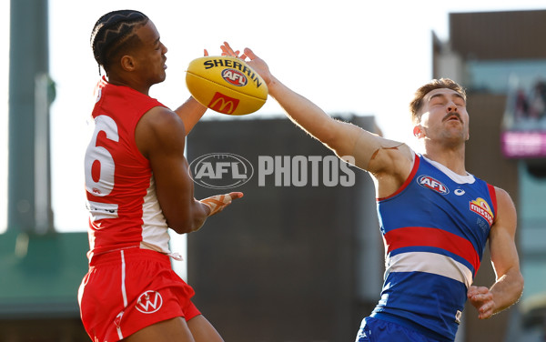 AFL 2024 Round 20 - Sydney v Western Bulldogs - A-52236016