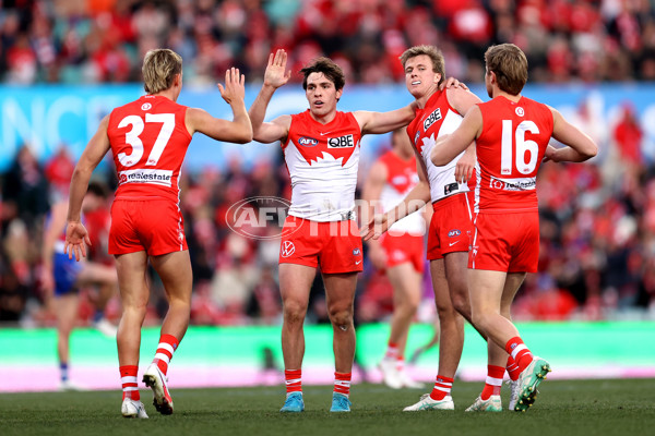 AFL 2024 Round 20 - Sydney v Western Bulldogs - A-52238459