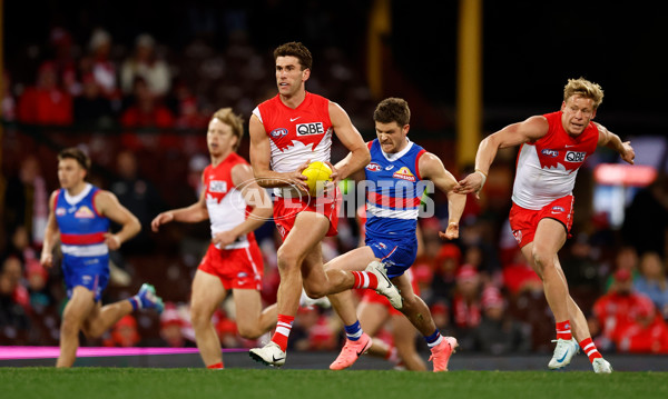 AFL 2024 Round 20 - Sydney v Western Bulldogs - A-52246360